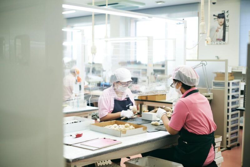 kumano-brush-factory-tour-and-brush-making-experience
