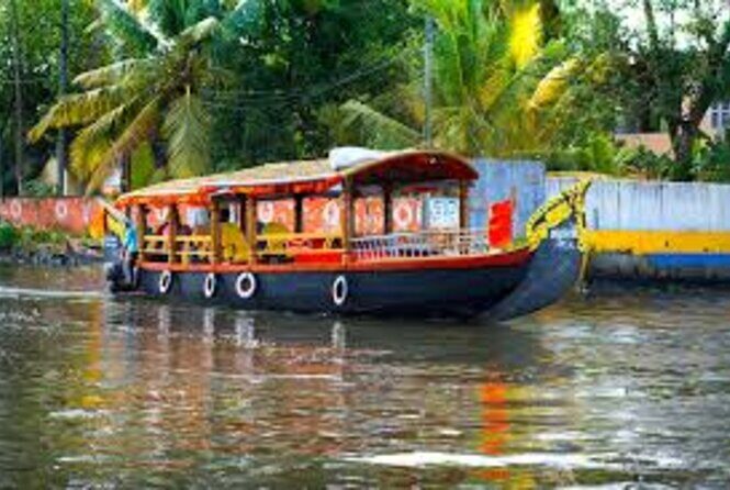 Kumarakom Explore Backwaters & Birds at Coconut Lagoon Pick&Drop - Key Points