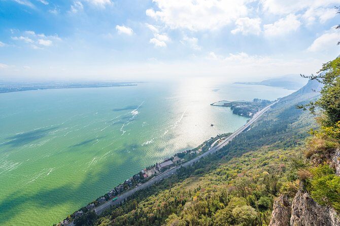 Kunming City Tour: Dragon Gate, Huating Temple and Daguan Pavilion - An In-Depth Look at the Kunming City Tour