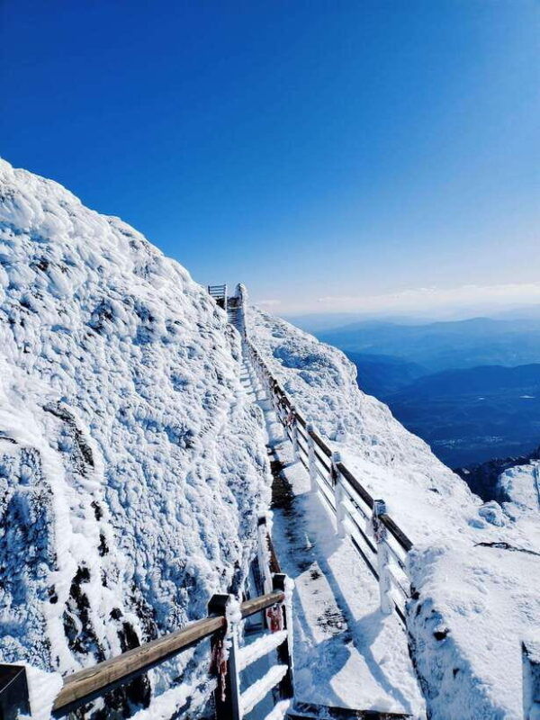 kunming-jiaozi-snow-mountain-overnight-with-sunrise-hiking