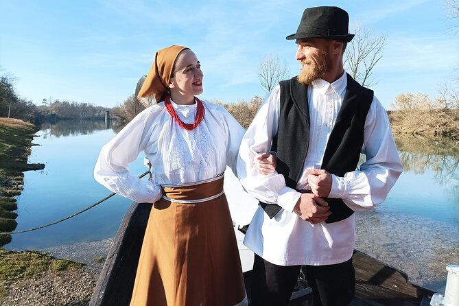 kupa-river-cruise-in-the-traditional-zitna-lada-boat-in-karlovac