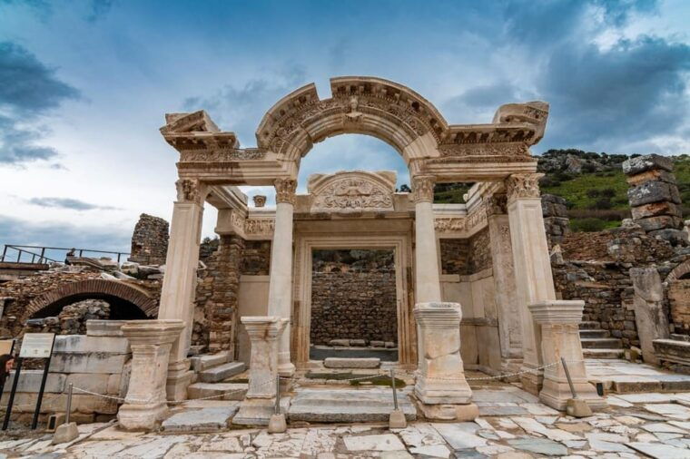 kusadasi-private-biblical-ephesus-shore-excursion-tour