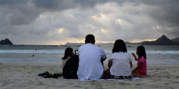 kuta-lombok-tandem-paragliding-with-pilot-beach-tour