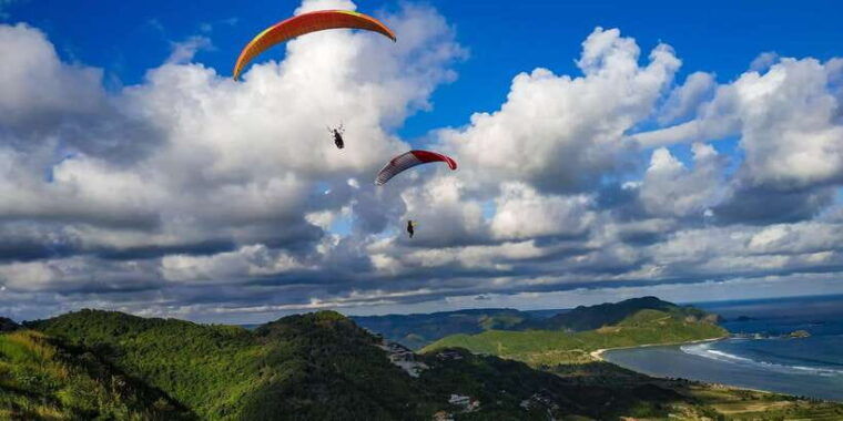 kuta-lombok-tandem-paragliding-with-pilot-beach-tour