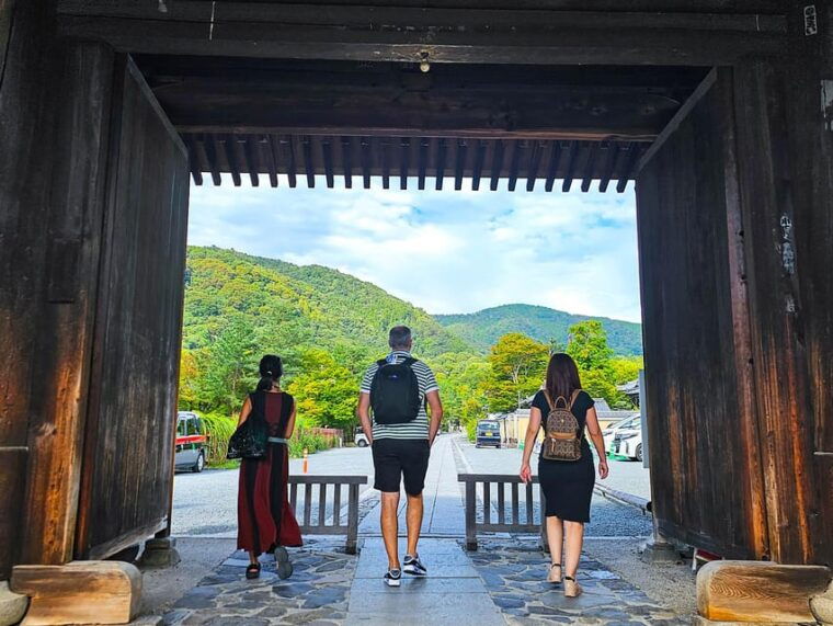 kyoto-arashiyama-bamboo-grove-3-hour-guided-tour
