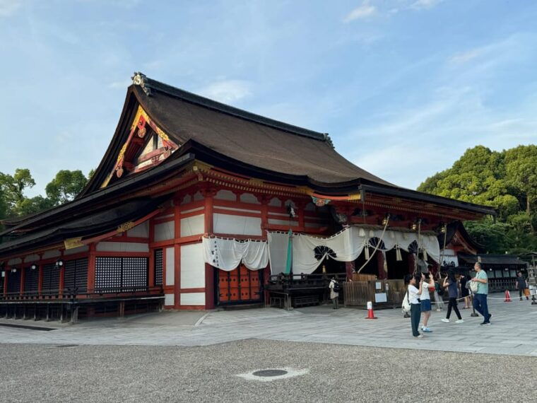 kyoto-delve-into-the-culture-of-geisha-in-hanamachi-gion