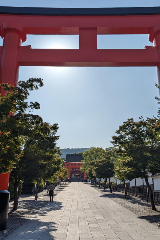 kyoto-early-morning-fushimi-inari-shrine-beat-the-crowds