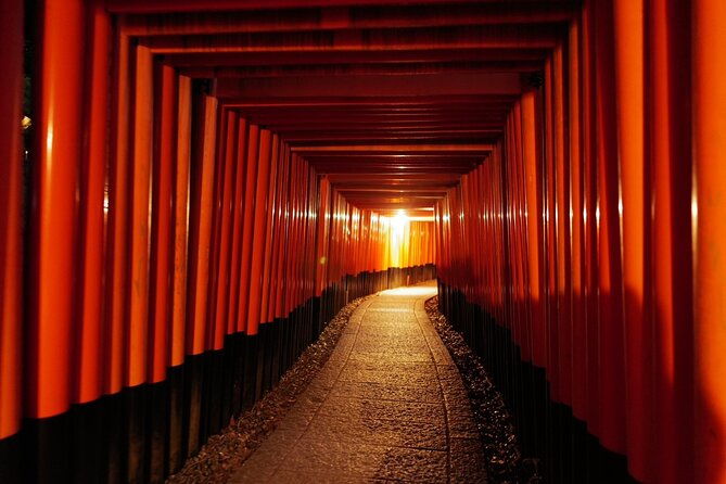kyoto-fushimi-inari-night-walking-tour-2