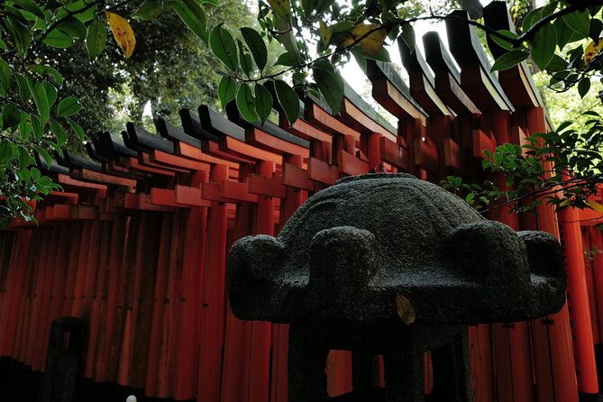 kyoto-fushimi-inari-night-walking-tour-2