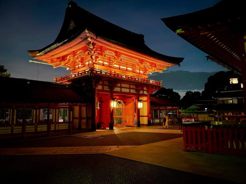 kyoto-fushimi-inari-night-walking-tour