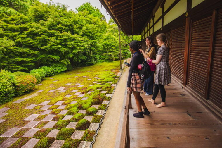 kyoto-fushimi-inari-shrine-and-hidden-gems-guided-tour
