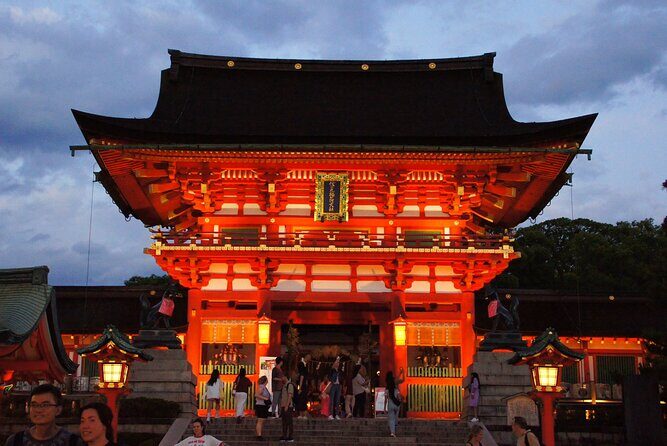 Kyoto: Fushimi Inari Shrine Walking Tour - The Experience of the Guide