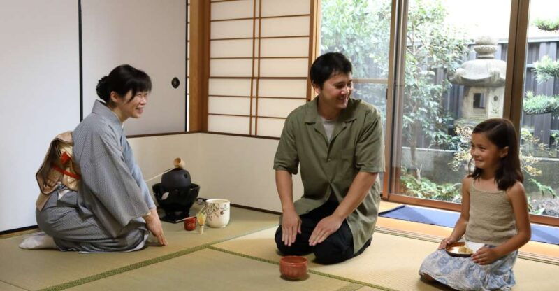kyoto-fushimiinariwagashi-making-small-group-tea-ceremony