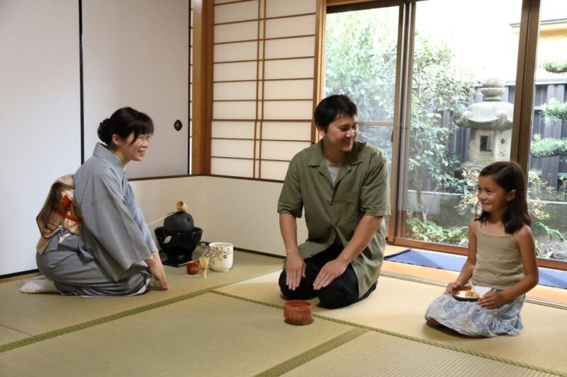kyoto-fushimiinariwagashi-making-small-group-tea-ceremony