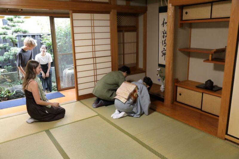 kyoto-fushimiinariwagashi-making-small-group-tea-ceremony