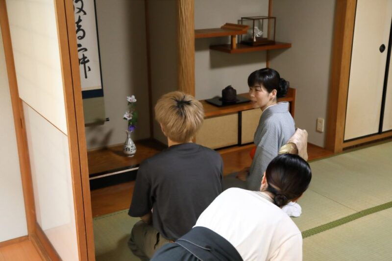 kyoto-fushimiinariwagashi-making-small-group-tea-ceremony