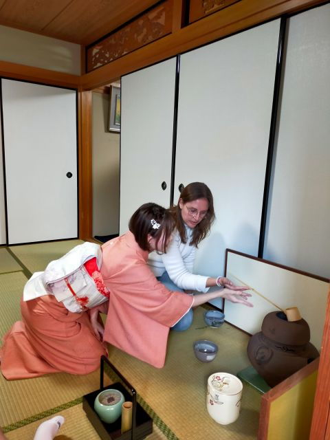 kyoto-fushimiinariwagashi-making-small-group-tea-ceremony