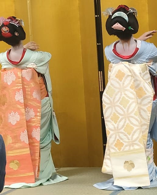 kyoto-gion-geisha-district-walking-tour-at-night