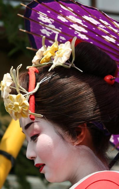 kyoto-gion-geisha-district-walking-tour-at-night