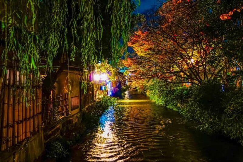 Kyoto: Gion Night Walk of Daily Life & Geisha Culture - Walking Through Gions Streets