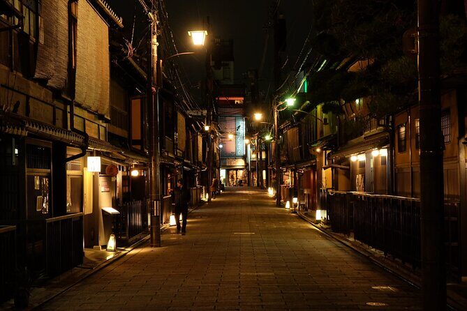 Kyoto: Gion Night Walking Tour with Geisha Insight - An In-Depth Look at the Gion Night Walking Tour
