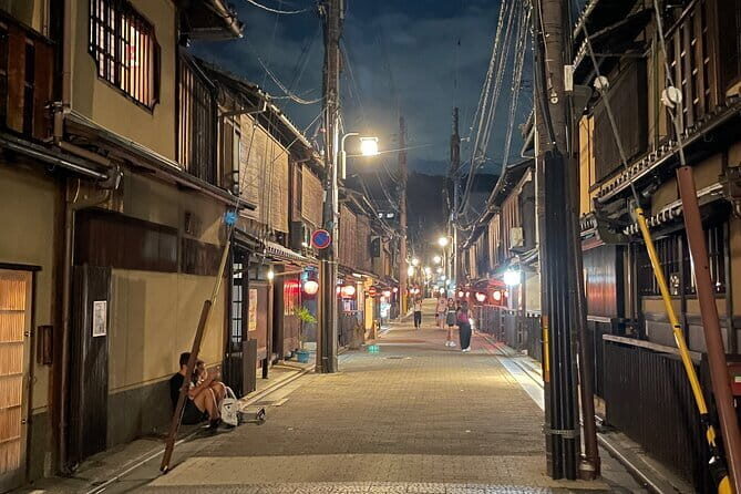 Kyoto Gion Walking Tour Discovering the Secret World of Geisha - Key Points