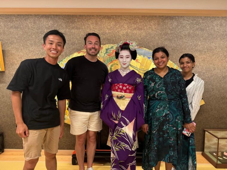kyoto-gion-walking-tour-geisha-show-and-japanese-game