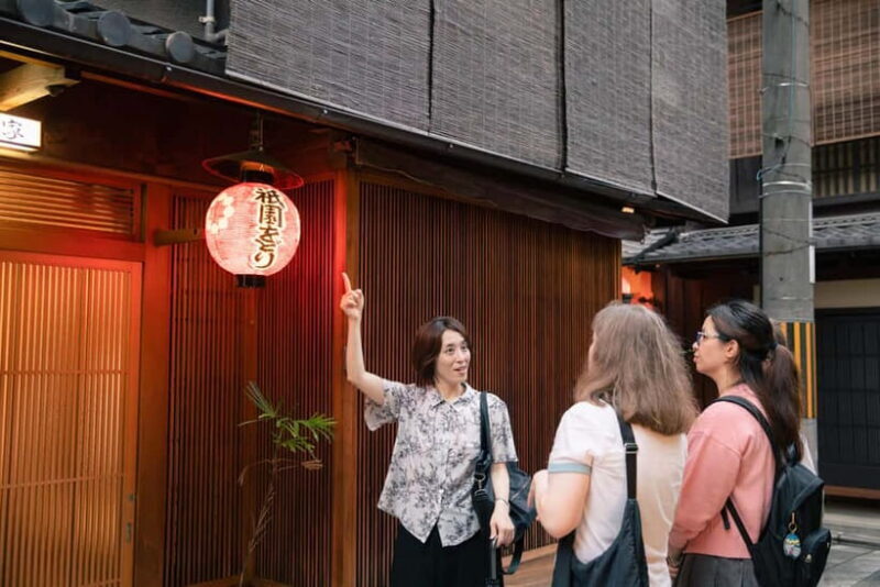Kyoto: Gion World of the Geisha Guided Walking Tour - Key Points