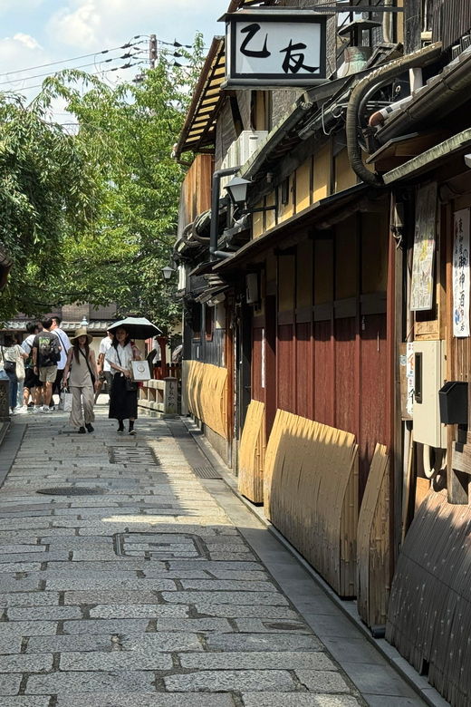 kyoto-half-day-private-tour-gion-geisha-district-kiyomizu