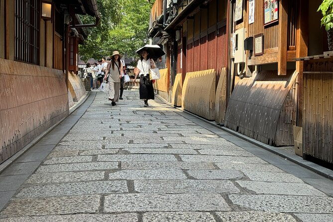 kyoto-half-day-private-tour-gion-geisha-districts-kiyomizu