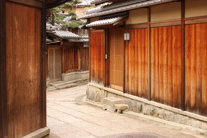 kyoto-heritage-path-fushimi-inaris-mystery-to-kiyomizu-temple