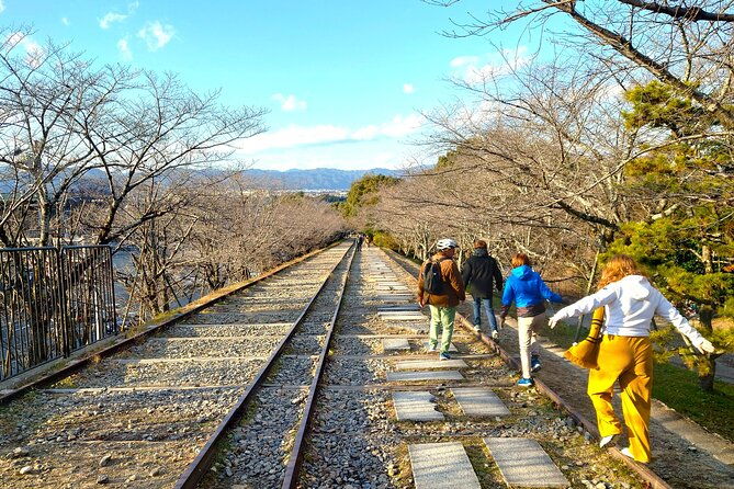 kyoto-higashiyama-slow-cycling-tour-along-the-quiet-waterfront