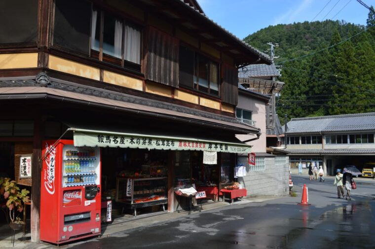 kyoto-hike-and-hot-springs-in-kurama