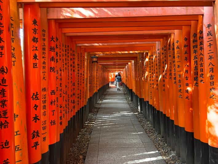 kyoto-inari-shrine-hiking-tour-with-local-guide
