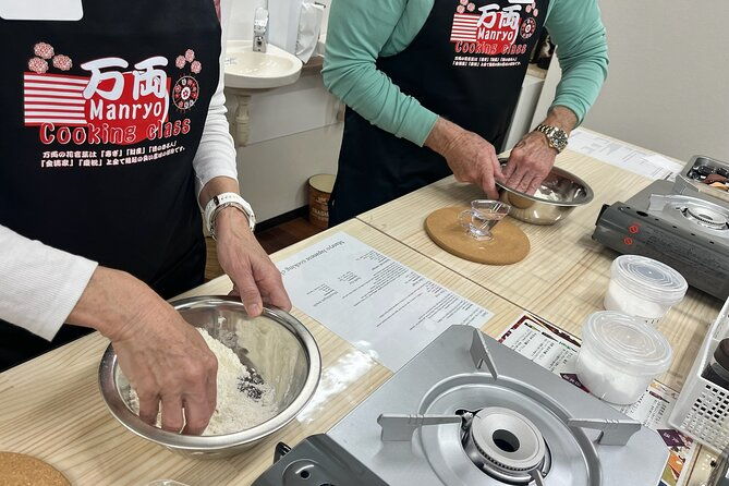 kyoto-japanese-udon-and-sushi-cooking-class