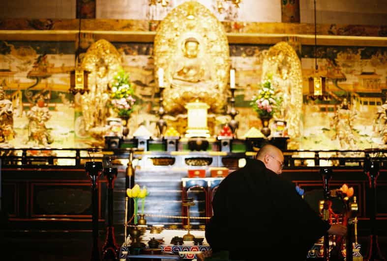 kyoto-kinkakuji-and-ninnaji-temple-with-monk-insights
