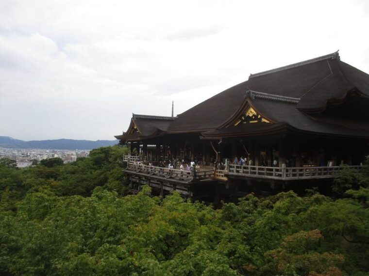 kyoto-kiyomizu-temple-gion-pagoda-geisha-italian-guide