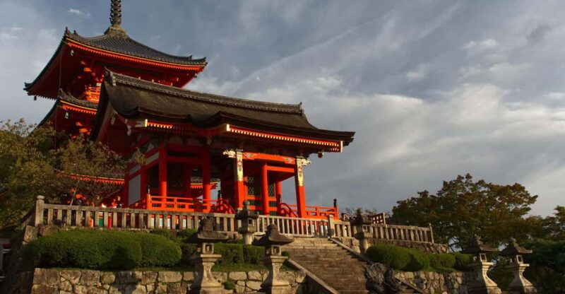 kyoto-kiyomizudera-higashiyama-and-yasaka-discovery-tour