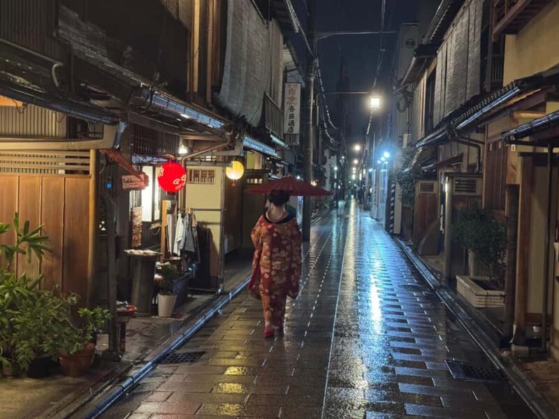 Kyoto Magical Night English Tour: Gion & Fushimi Inari - A Detailed Look at the Kyoto Magical Night Tour