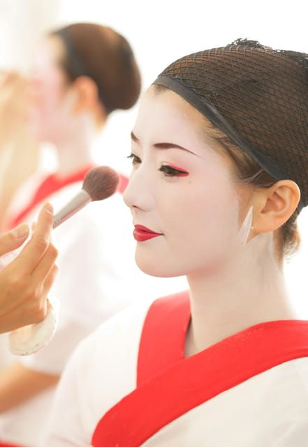 kyoto-maiko-makeover-and-photoshoot-experience