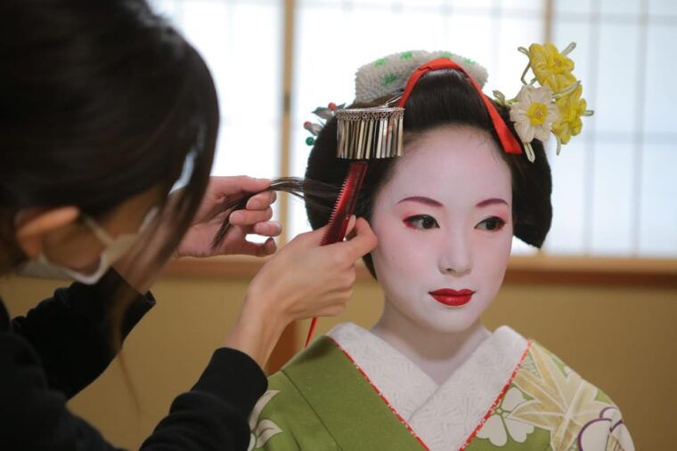 kyoto-maiko-makeover-and-photoshoot-experience