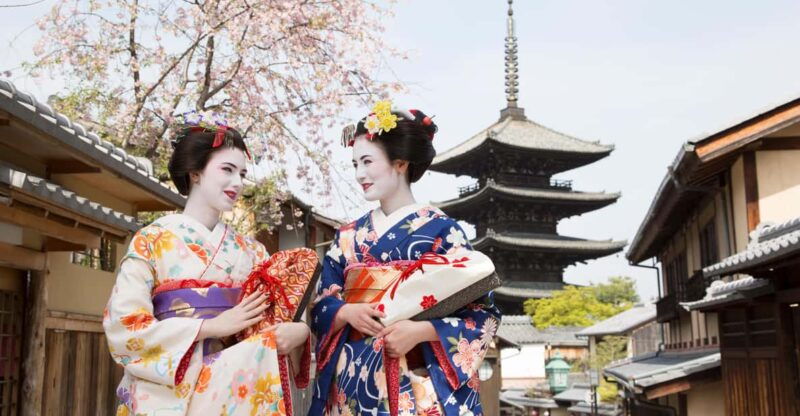 kyoto-maiko-makeover-stroll-and-photo-shoot-experience