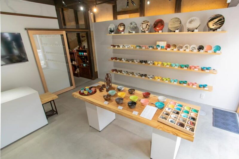 kyoto-make-zen-garden-and-taste-matcha-in-pottery-shop