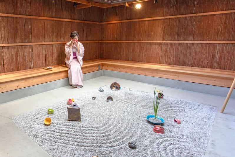 kyoto-make-zen-garden-and-taste-matcha-in-pottery-shop