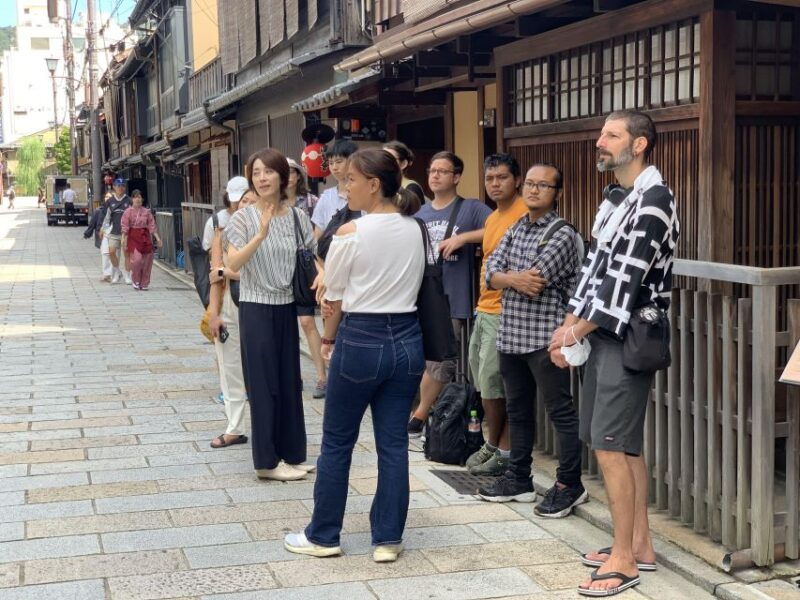 kyoto-meet-the-geisha-maiko-with-gion-walking-tour