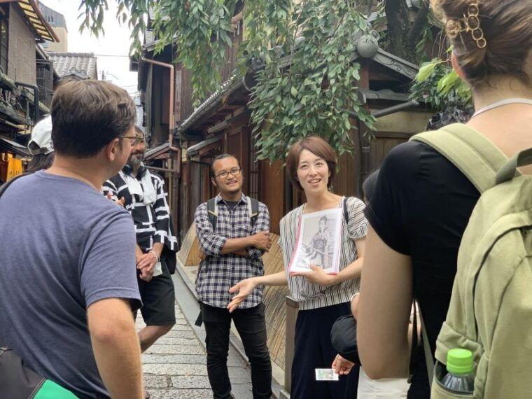 kyoto-meet-the-geisha-maiko-with-gion-walking-tour