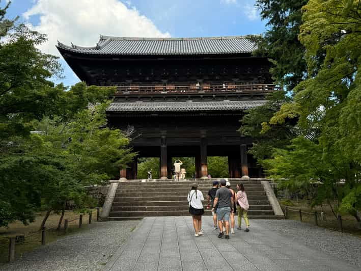 kyoto-nanzenji-zen-walk-through-gardens-and-historic-sanmon