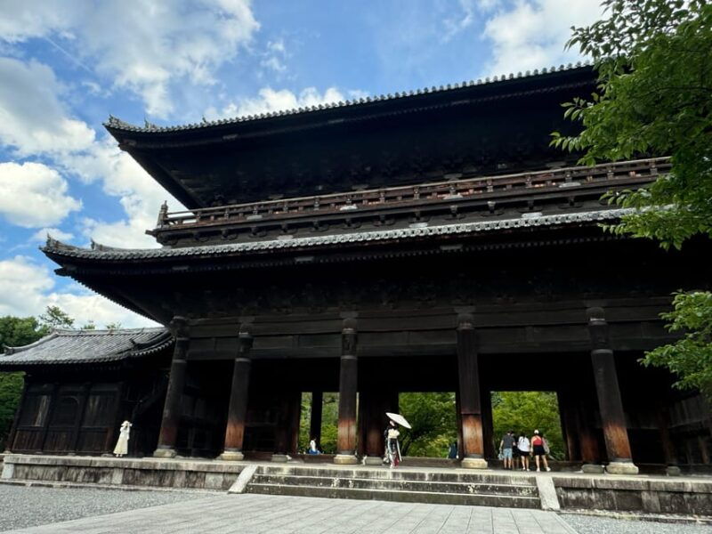 kyoto-nanzenji-zen-walk-through-gardens-and-historic-sanmon