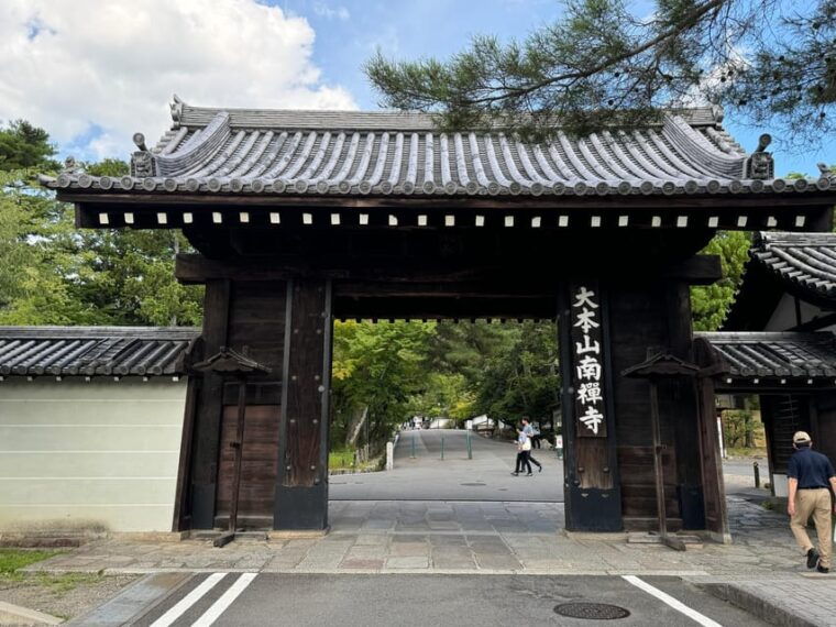 kyoto-nanzenji-zen-walk-through-gardens-and-historic-sanmon