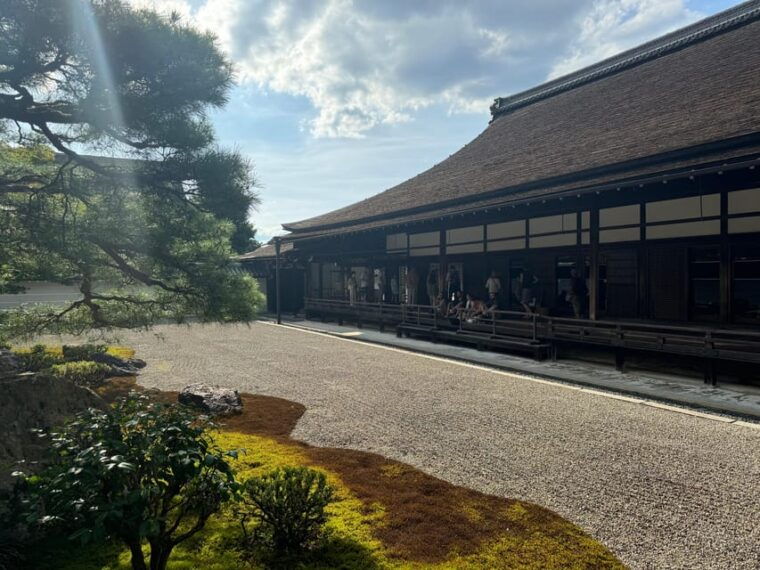 kyoto-nanzenji-zen-walk-through-gardens-and-historic-sanmon